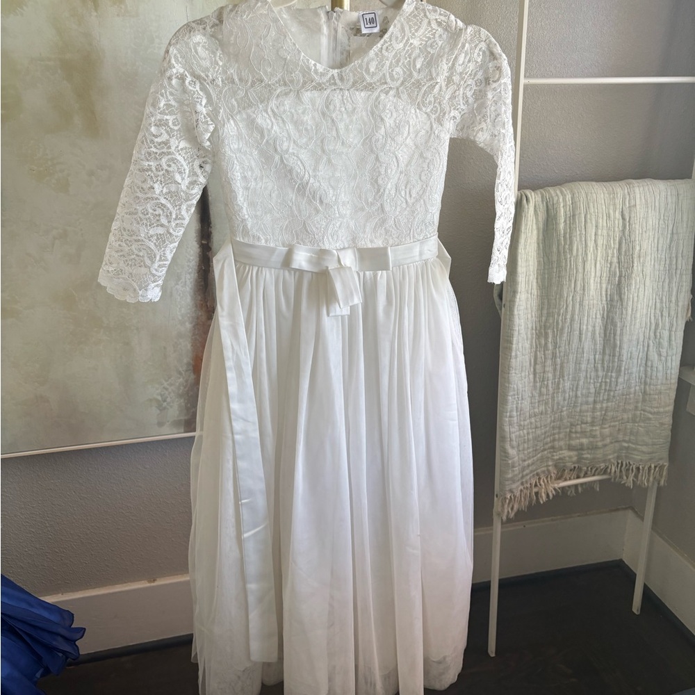 Elegant White Lace Dress